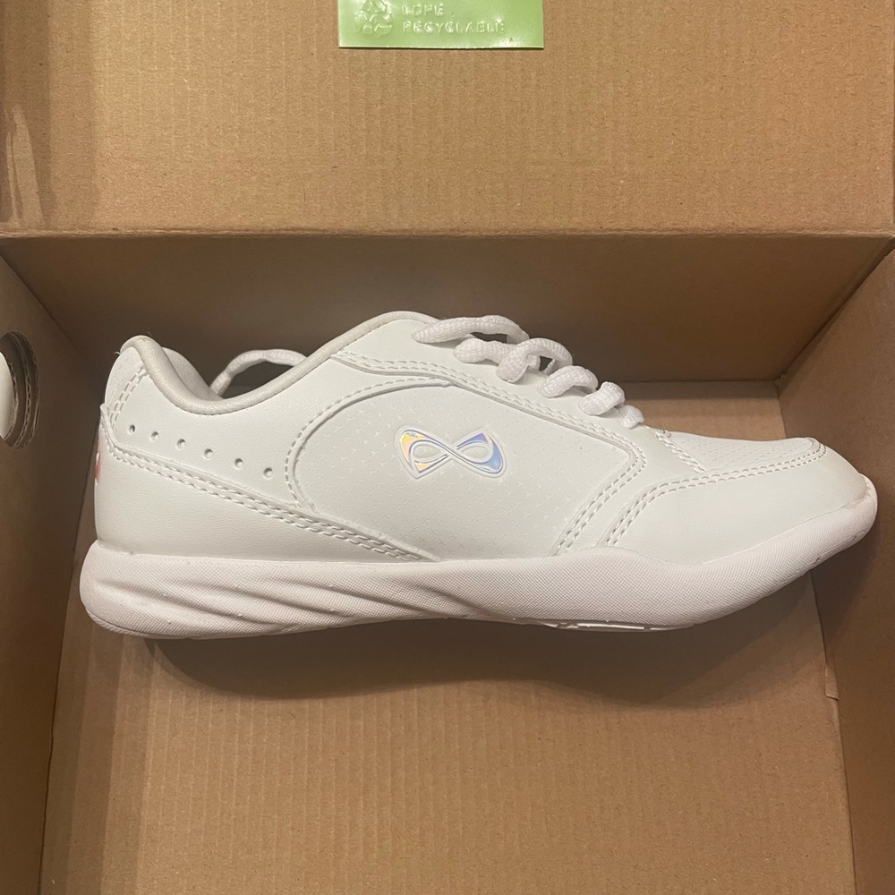 Nfinity Fearless Cheer shoes new in box size youth 2